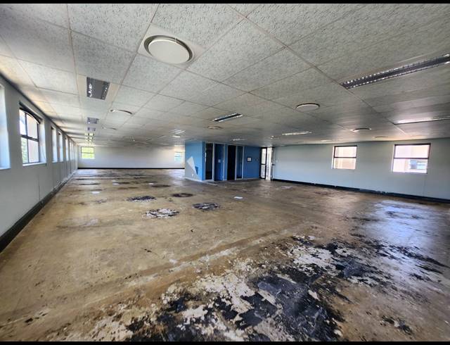 1,380M² OFFICE TO LET IN RANDJESPARK